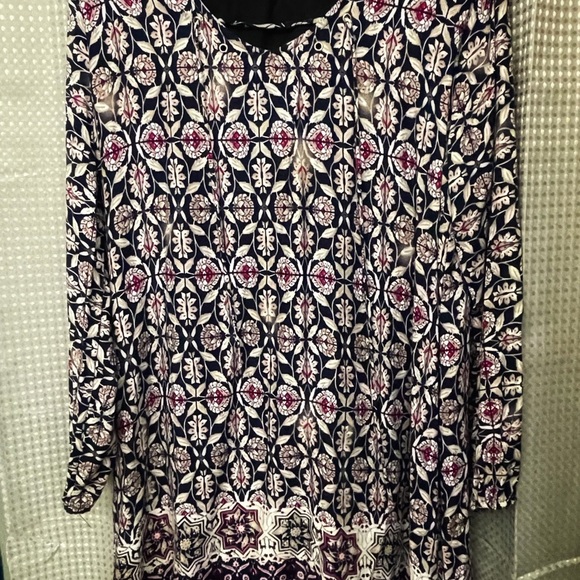 XL Assortment of Ladies XL Tops and Jackets - Picture 5 of 13